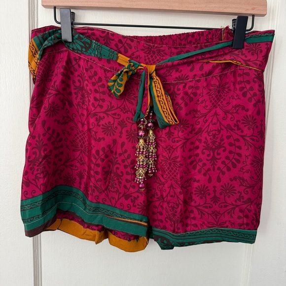 Junglee Billee Boho Festival Shorts with Tassel Beads Size L/XL NWT - Picture 1 of 11